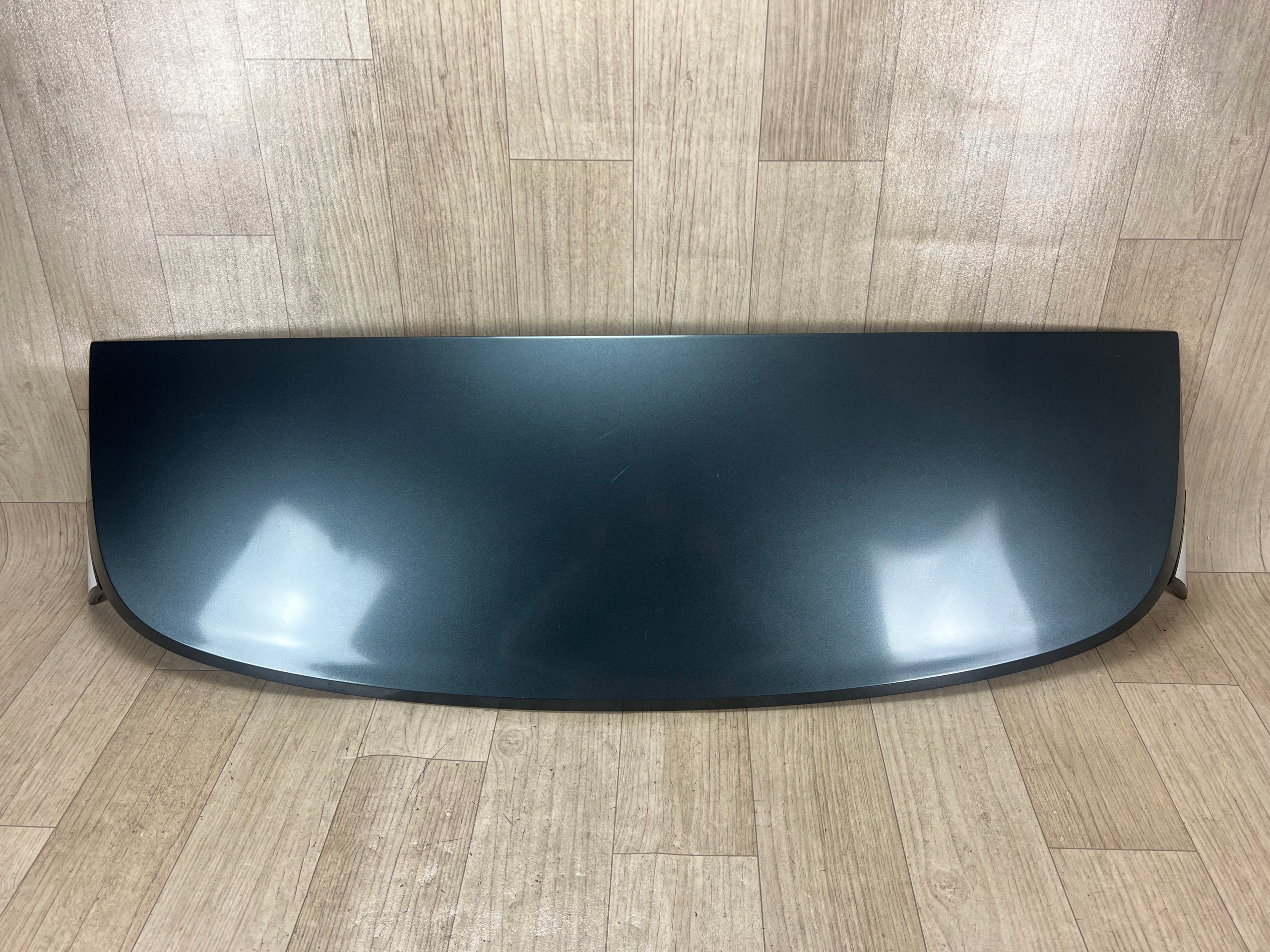 SKODA SCALA 657 spoiler klapy tył+światło stop 657827878B
