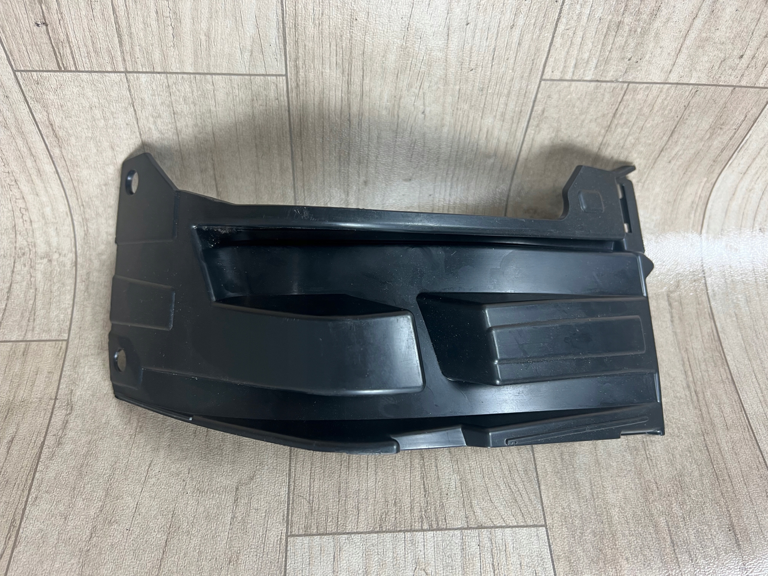 MERCEDES GLA W247 ślizg zderzaka tył tylny prawy A2478855604