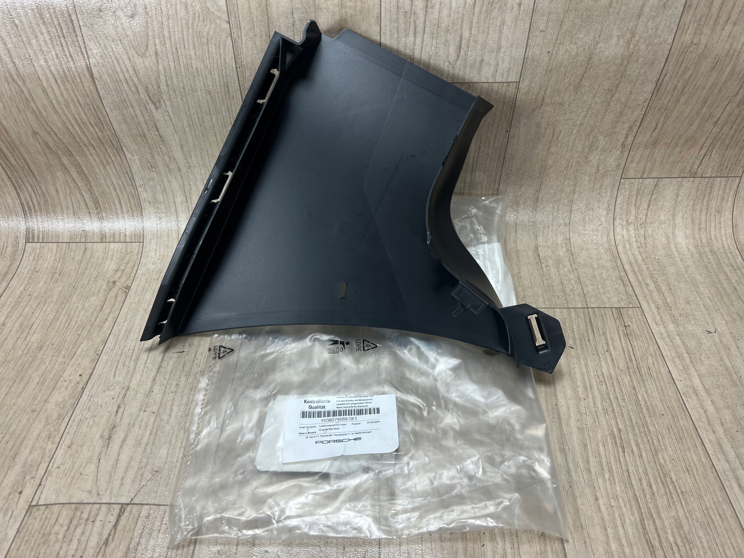 PORSCHE CAYENNE III 3 9Y 9Y0 kierownica wlotu powietrza prawa 9Y0807958B