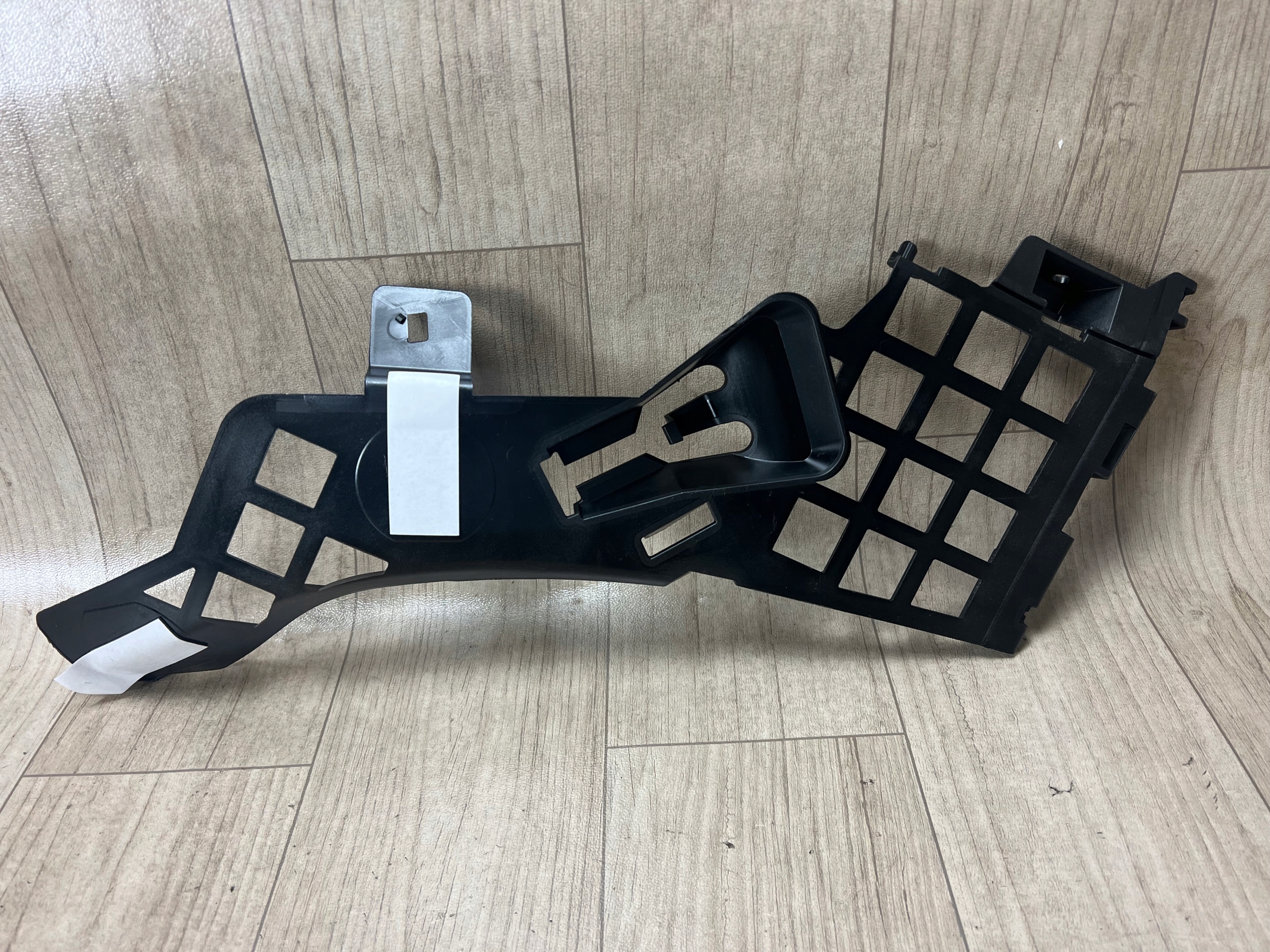 MERCEDES CLA W117 ślizg mocowanie zderzaka przód przedni prawy A1178856400