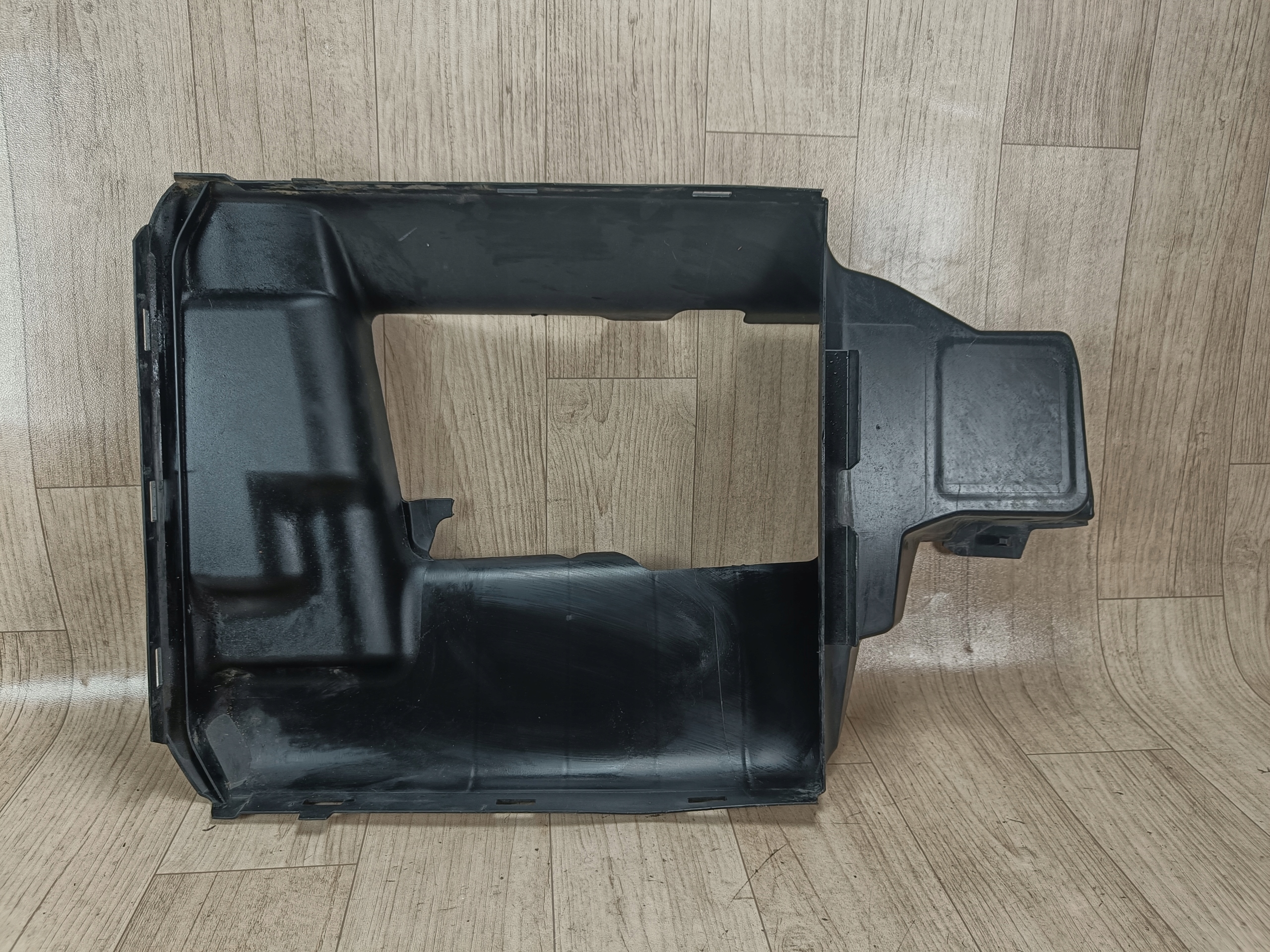 PORSCHE 911 992 kierownica wlotu powietrza prawa 992815216A