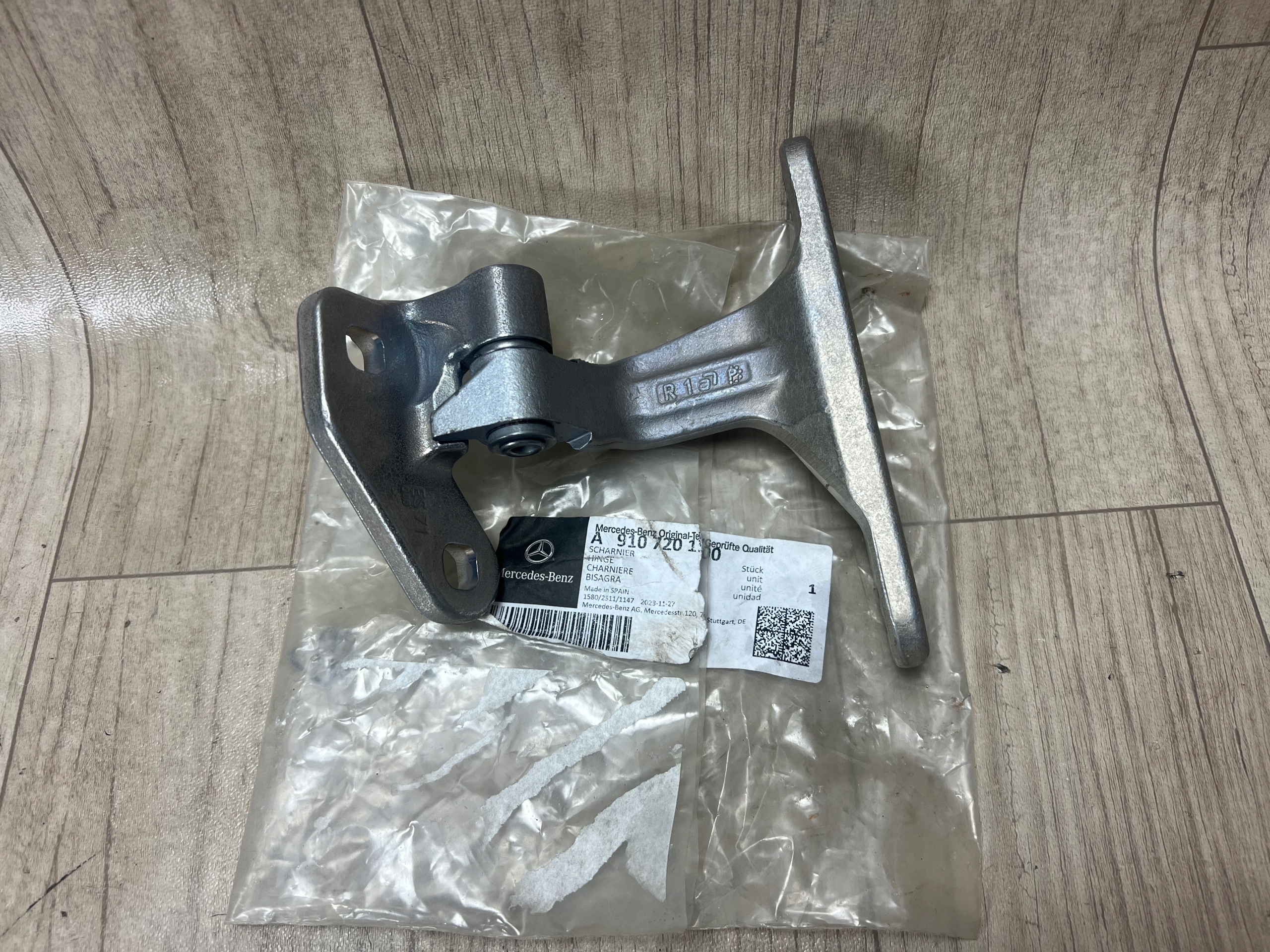 MERCEDES SPRINTER W910 zawias drzwi przód przedni lewy A9107201500
