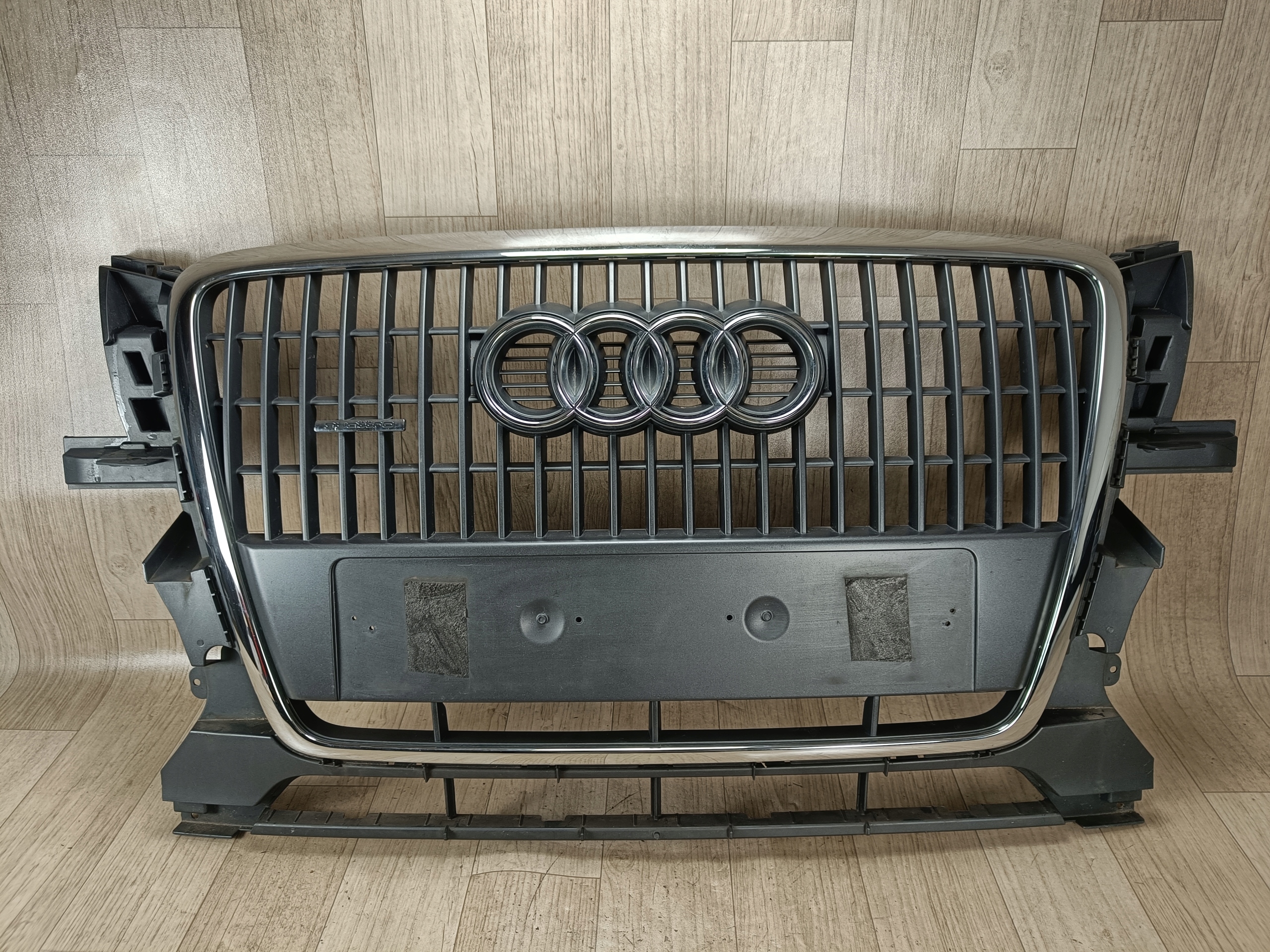 AUDI Q5 8R0 LIFT grill atrapa chrom emblemat 8R0853651