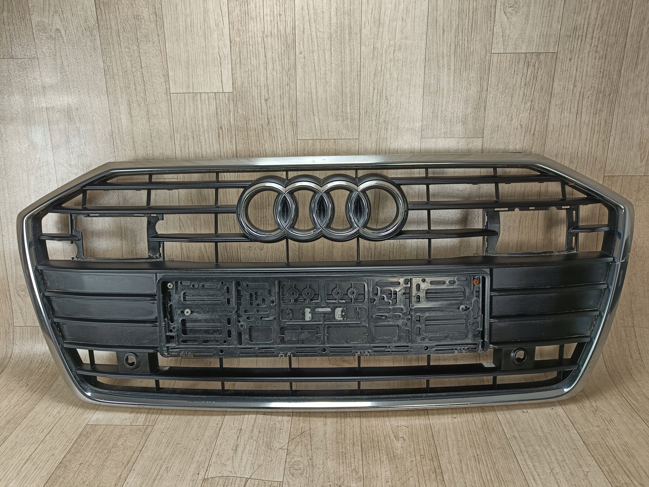 AUDI A6 C8 4K0 grill atrapa chrom emblemat 4K0853651A