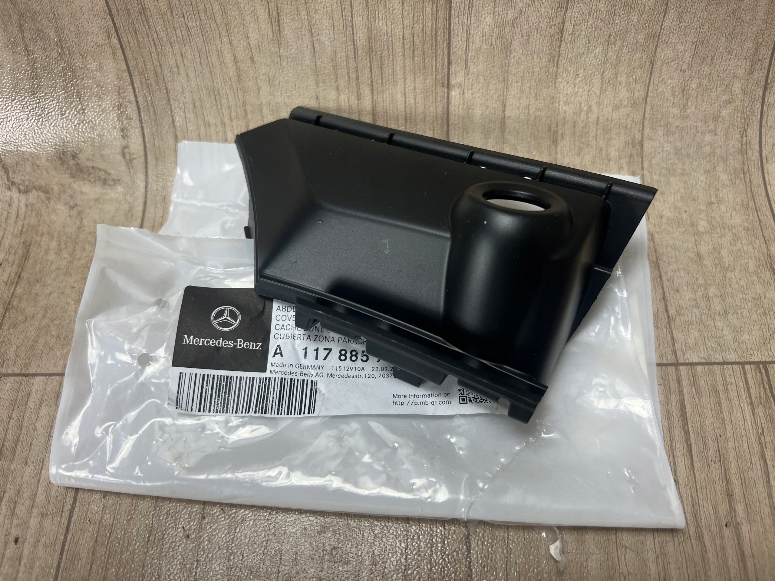 MERCEDES CLA W117 AMG LIFT mocowanie czujnika PDC przód prawy A1178857800