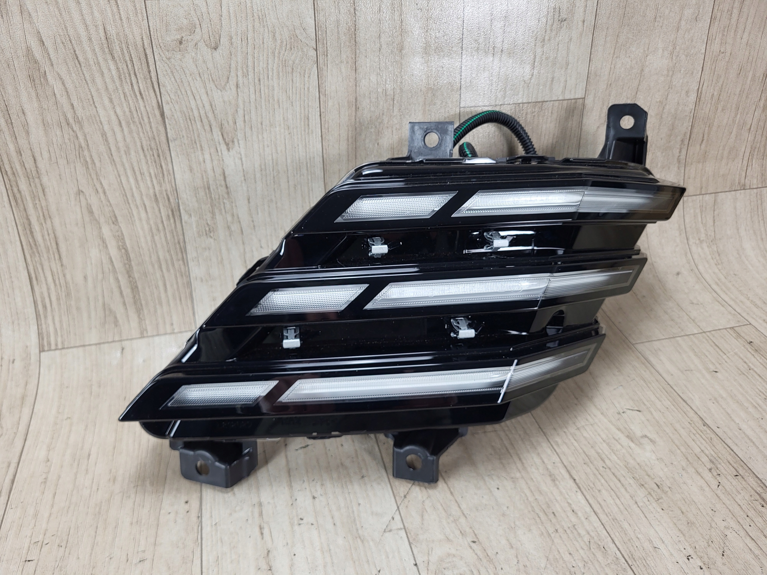 PEUGEOT 3008 III 3 halogen LED DRL przód przedni prawy 9840873180