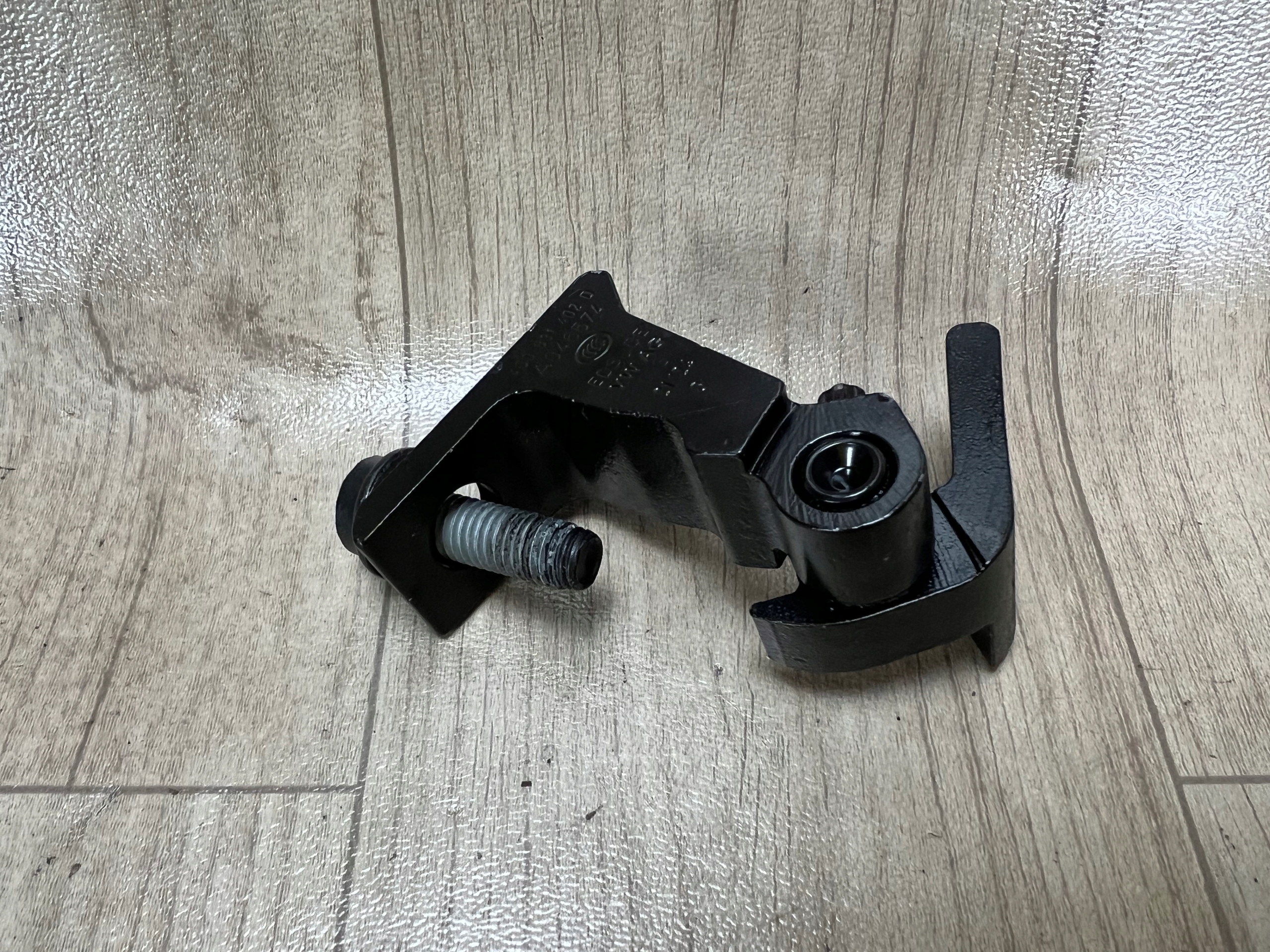 AUDI A6 4G 4G0 zawias drzwi przód przedni prawy 4G0831402D