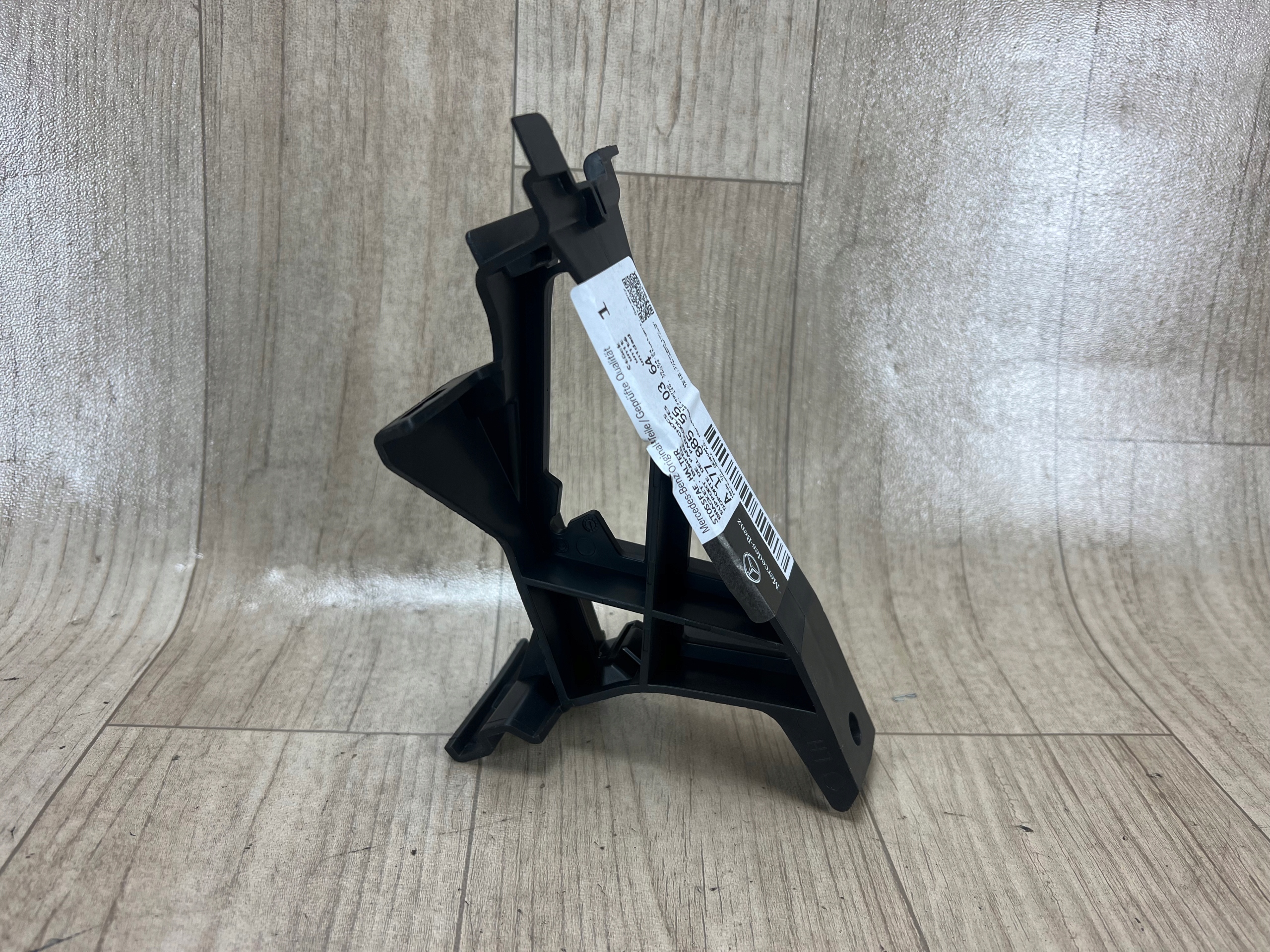 MERCEDES A-KLASA W177 AMG uchwyt zderzaka tył tylny lewy A1778855503