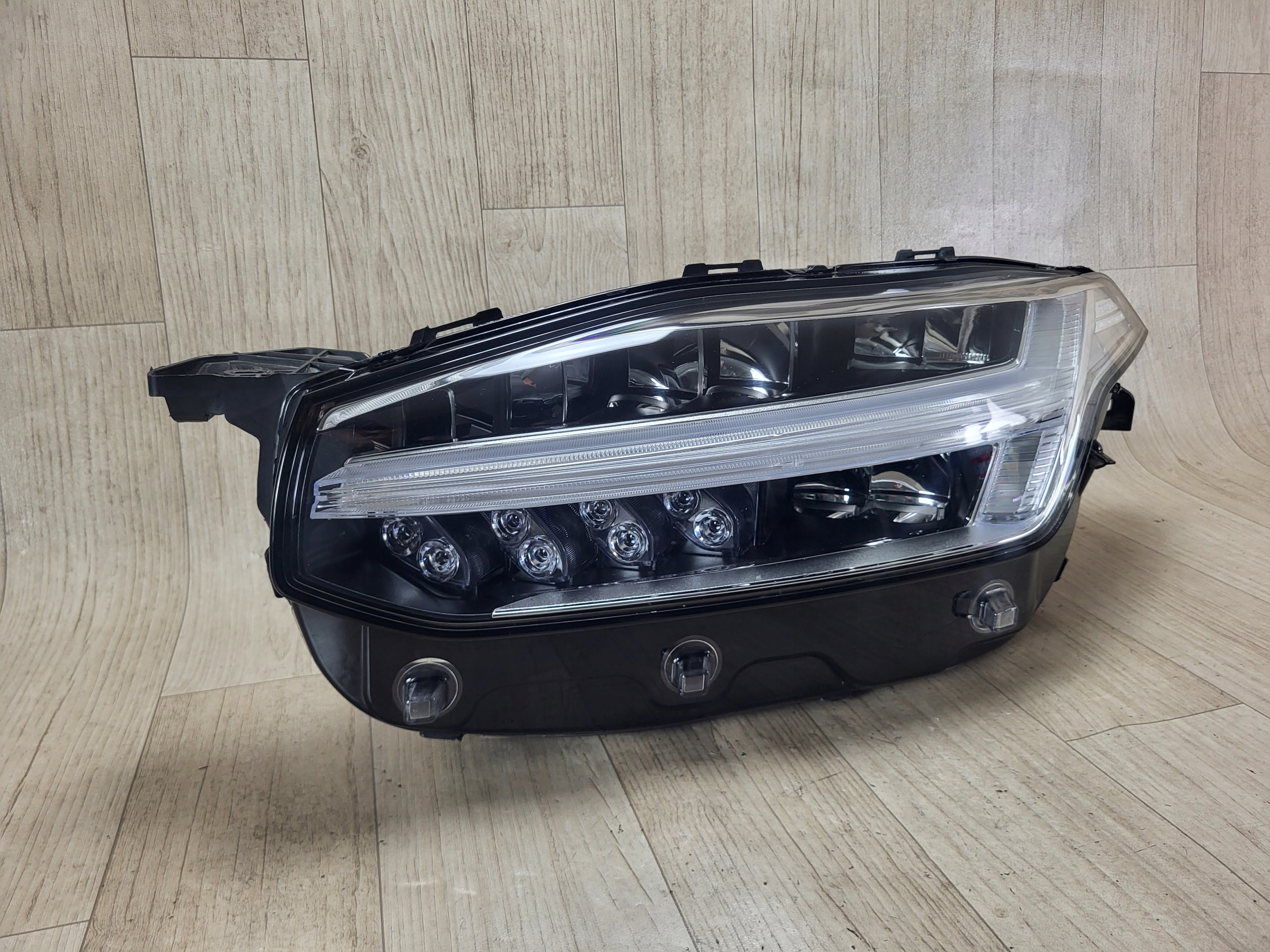 VOLVO XC90 II 2 lampa FULL LED przód przednia lewa 31677038