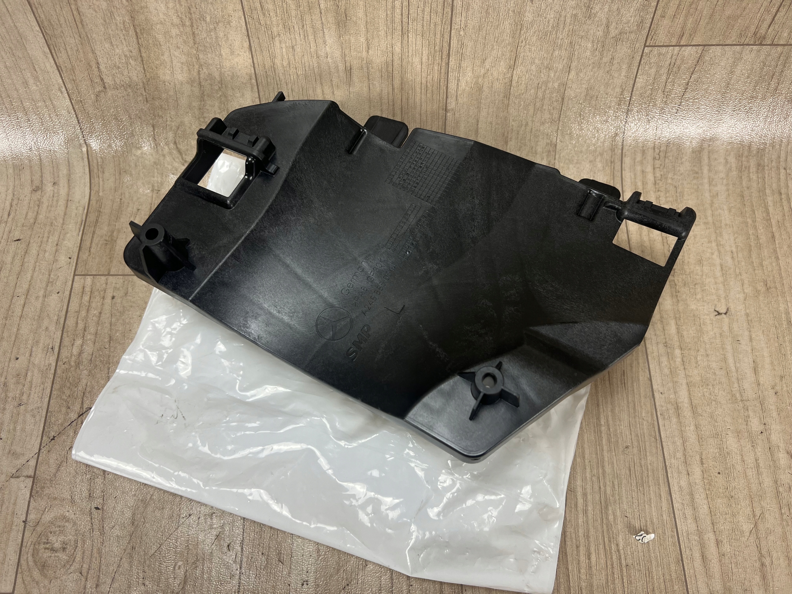 MERCEDES B-KLASA W246 ślizg wspornik mocowanie wydechu lewe A2468850514