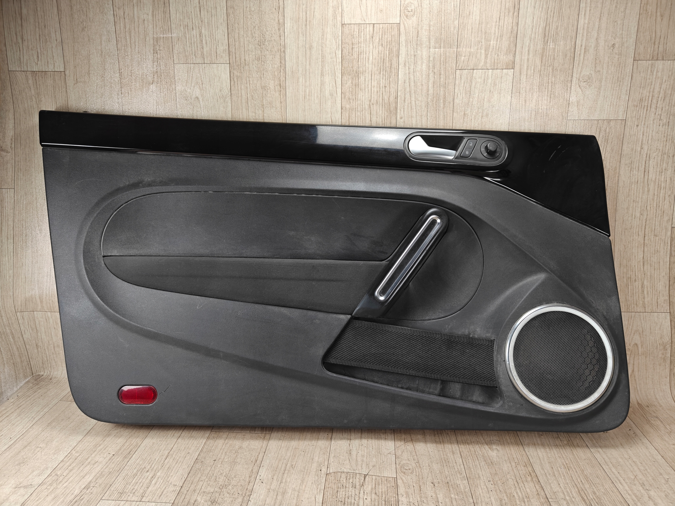 VW BEETLE DUNE boczek drzwi przód rzednie lewy 5C5867011