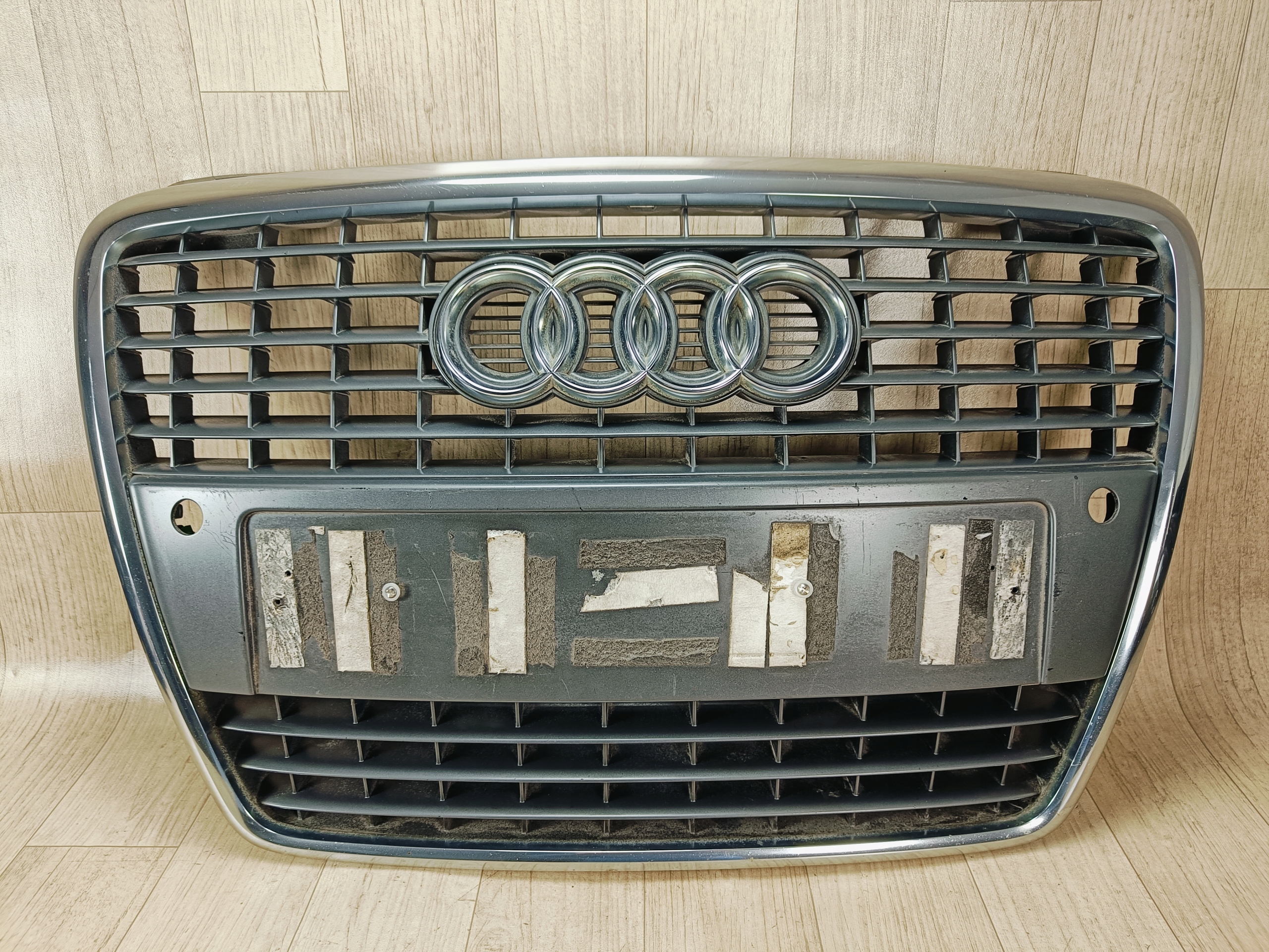 AUDI A8 D3 LIFT grill atrapa chrom emblemat 4E0853653AC