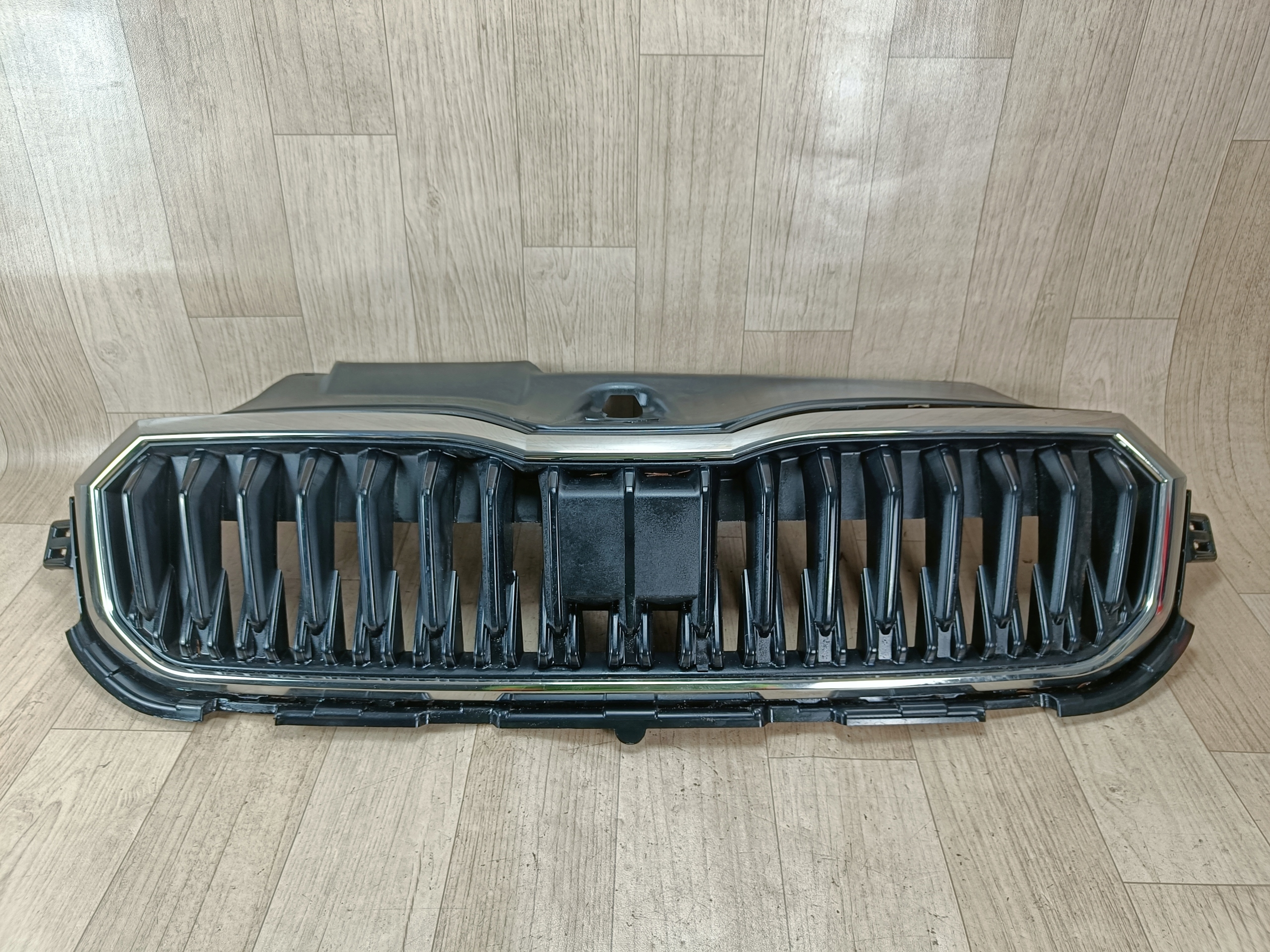 SKODA SCALA 657 grill atrapa chrom