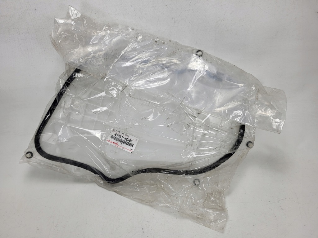 TOYOTA RAV4 V wygłuszenie drzwi przód prawe 67831-42090