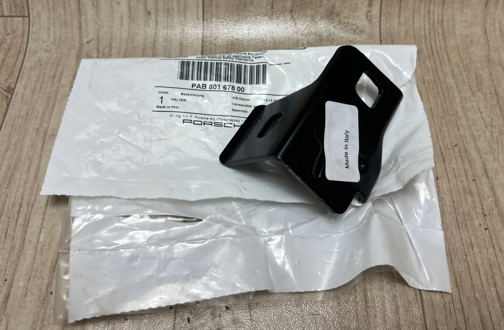 PORSCHE CAYENNE III 3 9Y 9Y0 wspornik mocowanie ślizgu prawy PAB80167800