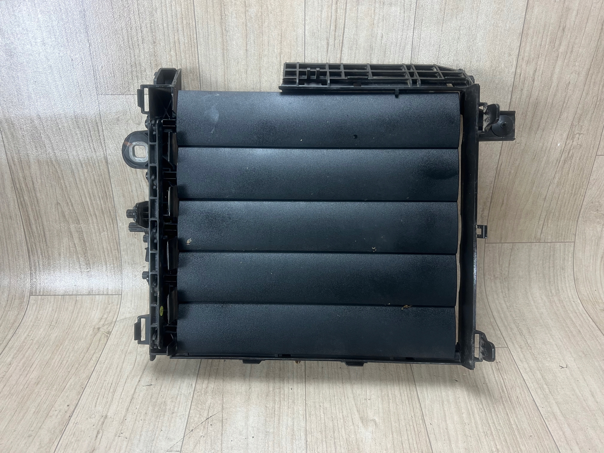 PORSCHE CAYENNE S III 3 9Y 9Y0 kierownica wlotu powietrza lewa 9Y0122355D