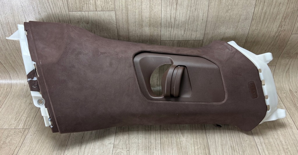 PORSCHE TAYCAN 9J 9J1 osłona słupka przód przednia prawa 9J1868234