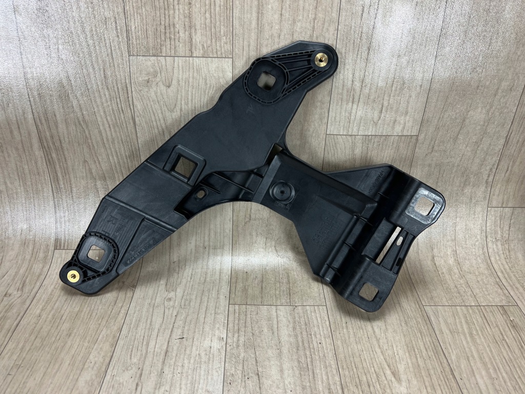 PORSCHE MACAN 95B LIFT podstawa reflektora przód przednia prawa 95B941122F