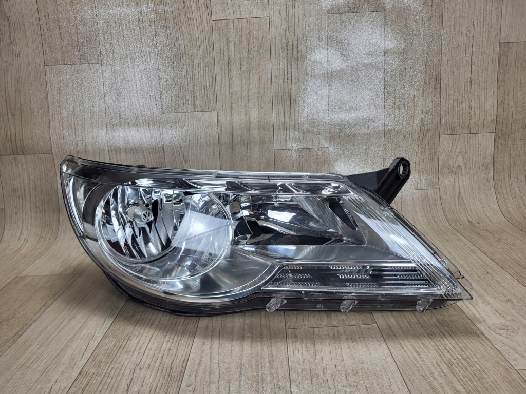 VW TIGUAN 5N 5N1 lampa przód przednia prawa 5N1941032AB