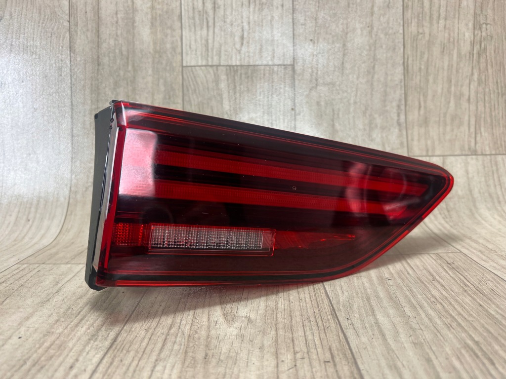 VW GOLF 8 VIII LIFT lampa LED tył tylna w klapę prawa 5H0945094F