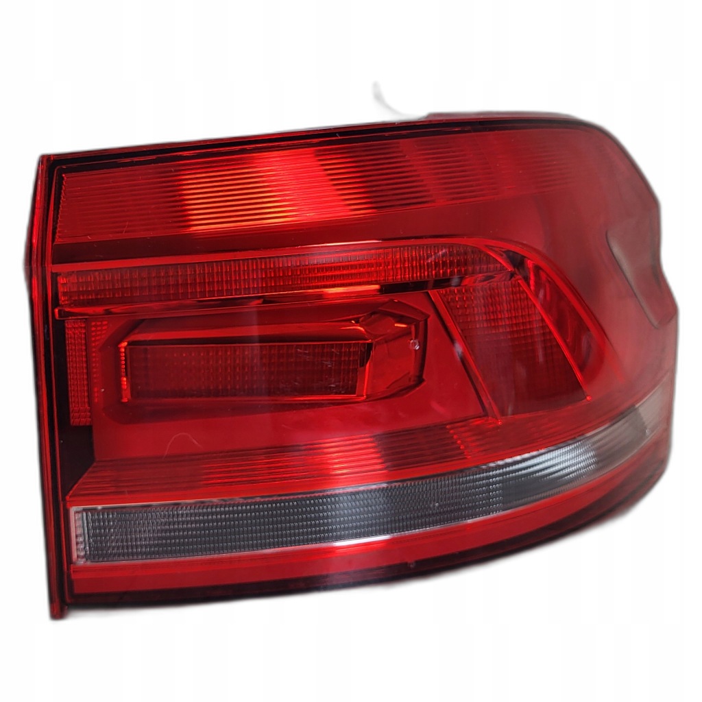 VW TOURAN 5TA III 3 lampa tył tylna prawa 5TA945096