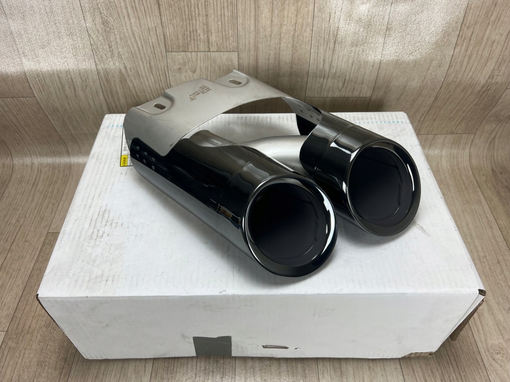 PORSCHE MACAN 95B tłumik końcówka wydechu rura prawy 95B253682CT
