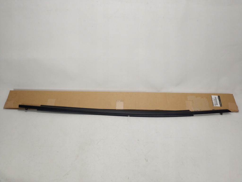 MAZDA 3 listwa drzwi przód przednia prawy prawa BHN9-50-640C