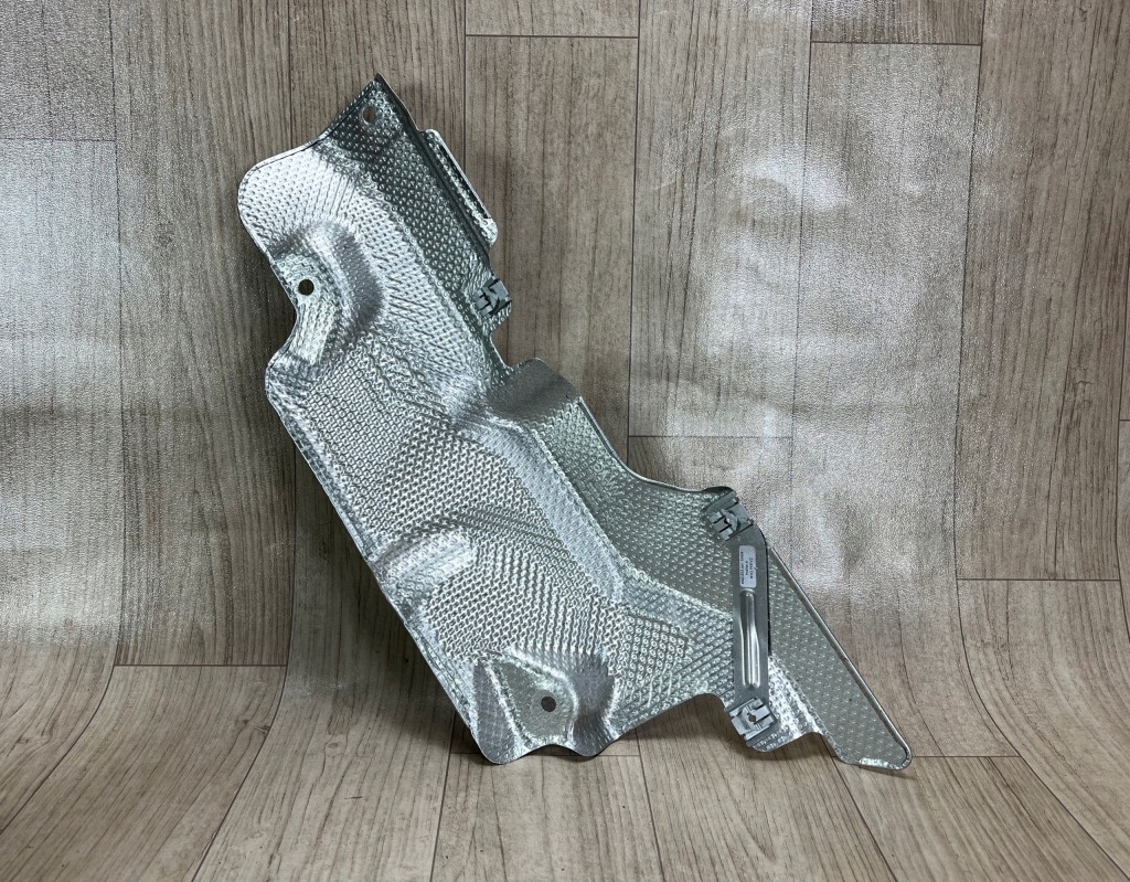 AUDI Q7 PORSCHE CAYENNE 9Y osłona termiczna 4M0825661