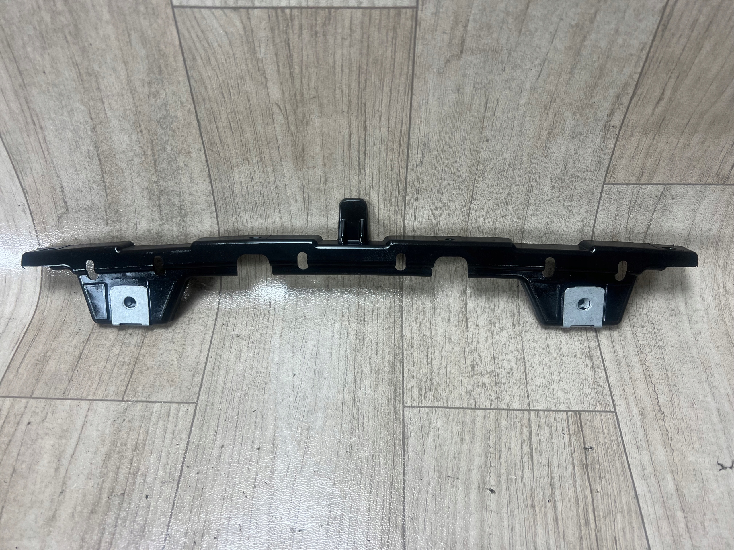 MERCEDES E-KLASA W213 ślizg uchwyt zderzaka przód przedni A2138855204