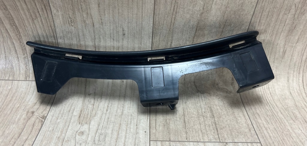 PORSCHE MACAN 95B ślizg zderzaka tył tylny prawy 95B853828A