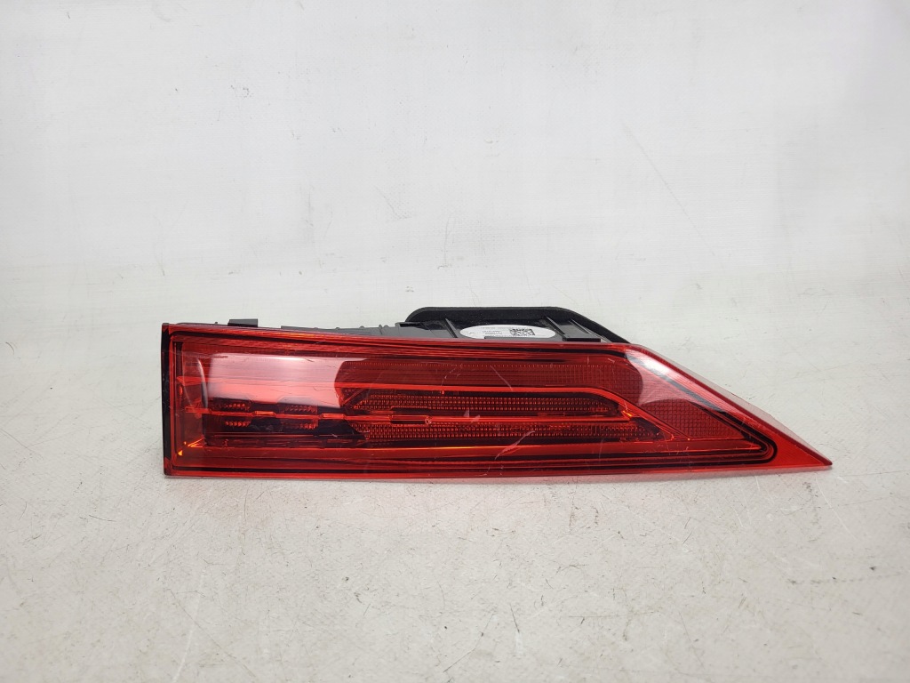 VOLVO XC60 II 2 lampa LED w klapę tył tylna prawa 31446620