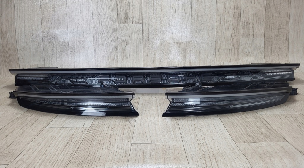 PORSCHE TAYCAN 9J1 lampa blenda tył tylna prawa lewa KOMPLET