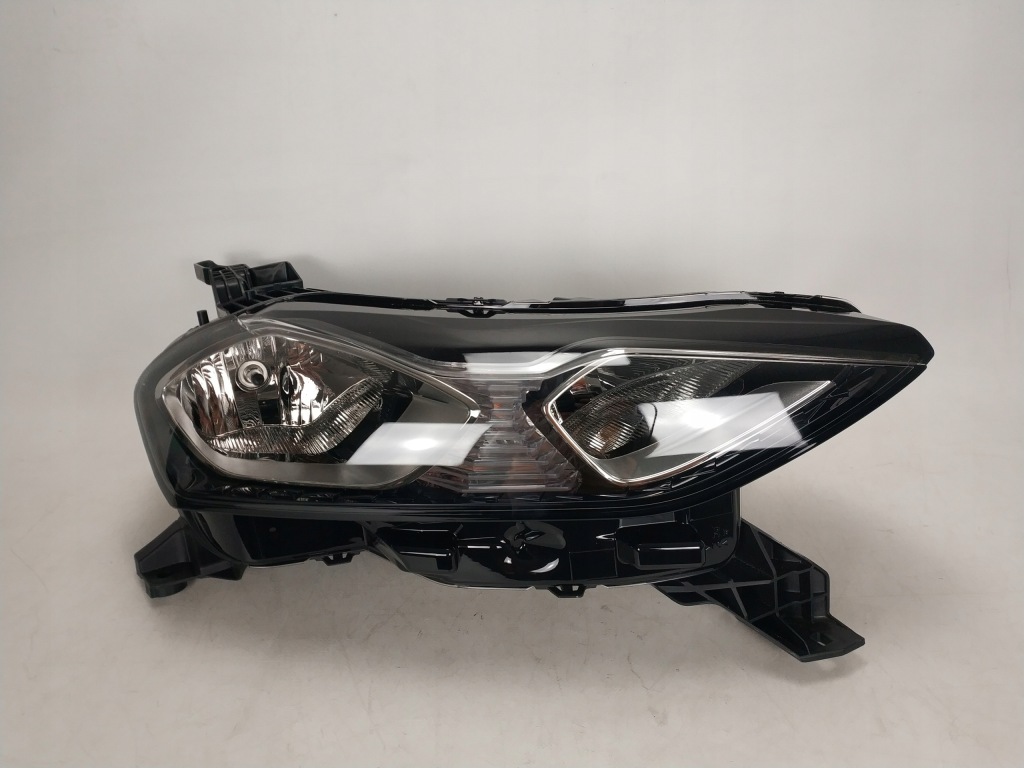 Citroen DS3 CROSSBACK lampa przód przednia prawa 9820840580