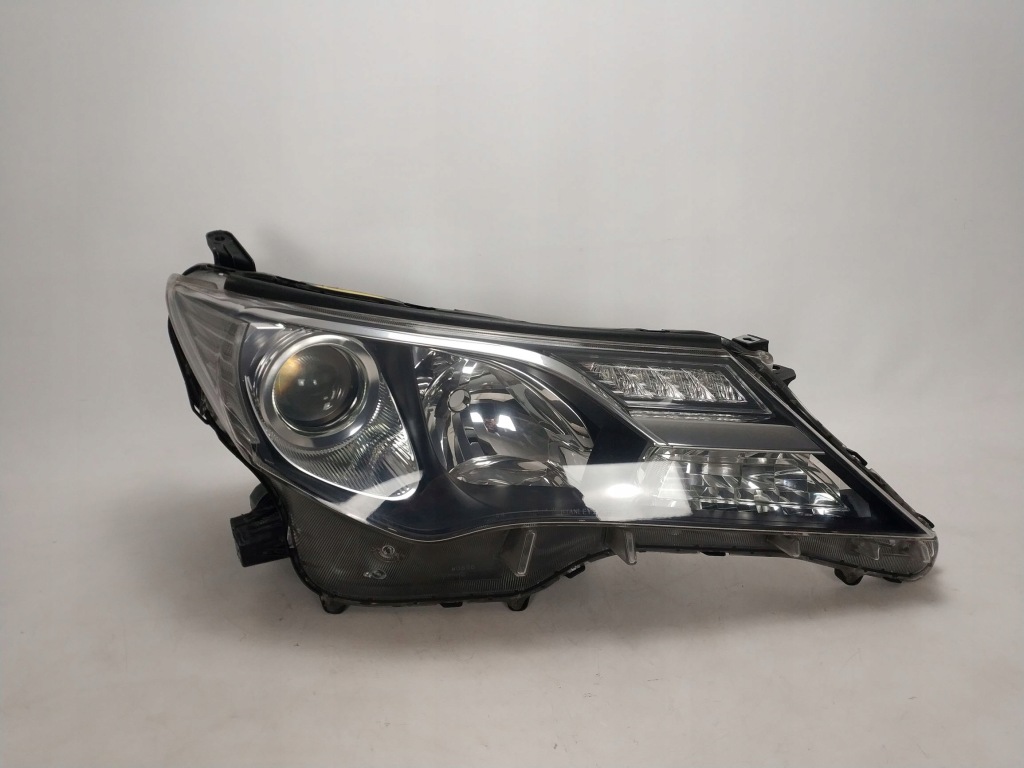 TOYOTA RAV4 IV lampa XENON przód przednia prawa