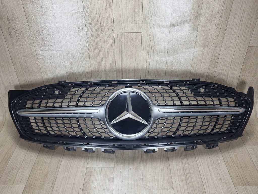 MERCEDES CLA W118 AMG grill atrapa silnika emblemat CHROM A1188880000
