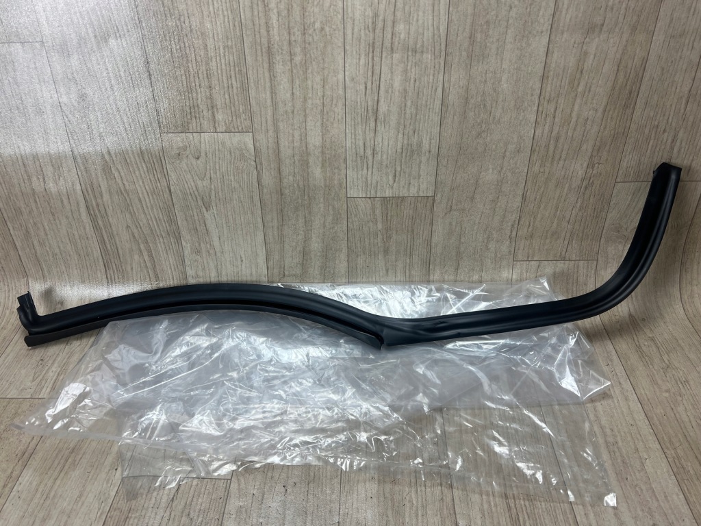 PORSCHE MACAN 95B uszczelka drzwi tył tylny prawy 95B839762B