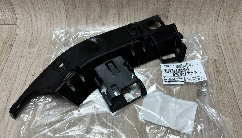 PORSCHE PANAMERA 971 974 ślizg zderzaka tył tylny prawy 974807254A