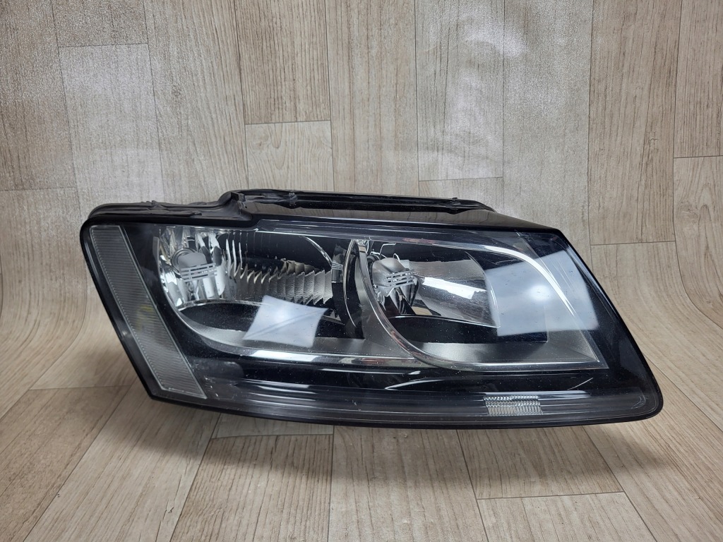AUDI Q5 8R 8R0 lampa zwykła przód przednia prawa 8R0941004AM