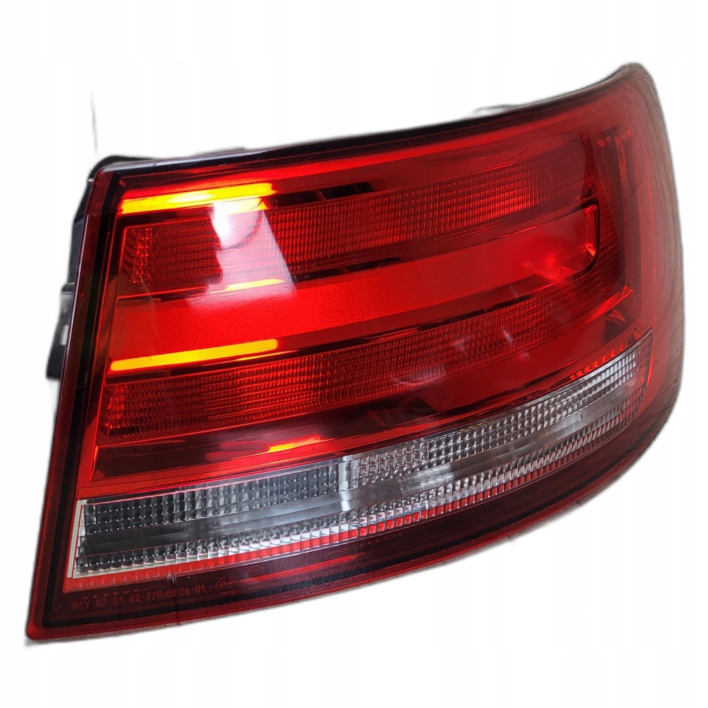 AUDI A4 B9 8W5 lampa tył tylna prawa