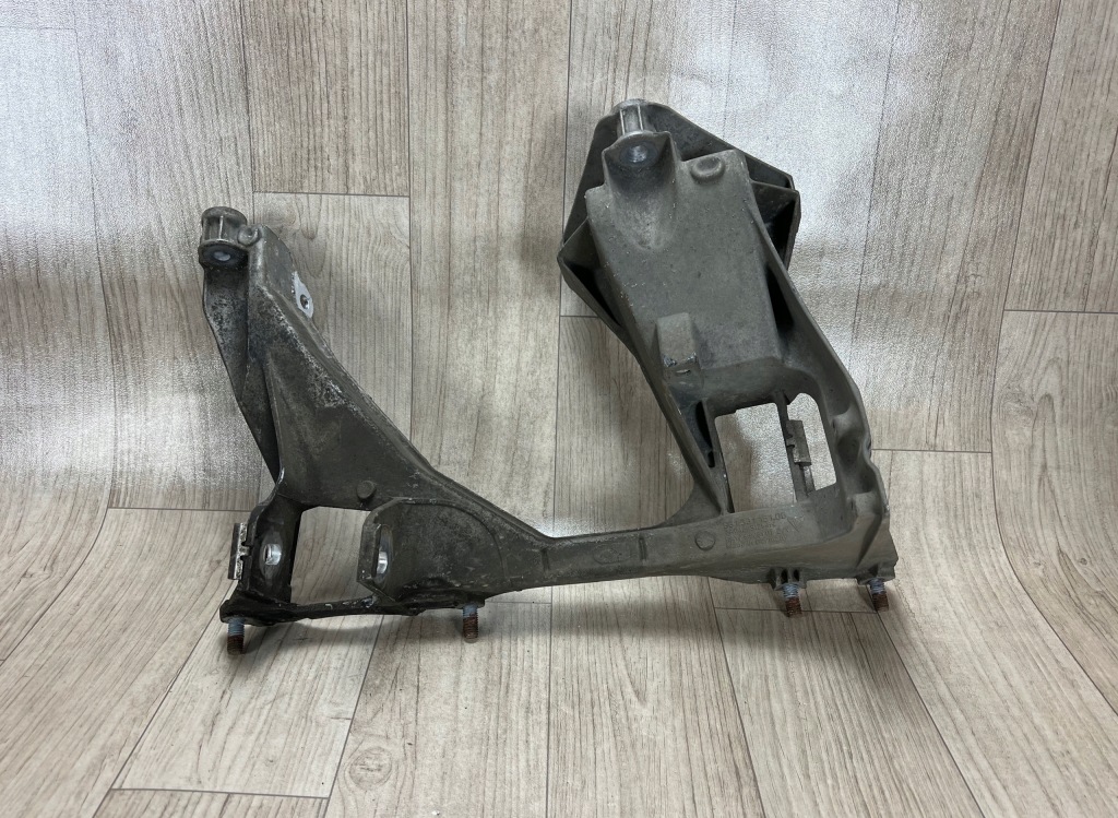 PORSCHE BOXSTER 981 CAYMAN 781 wspornik mocowanie wózka lewy 98133115105