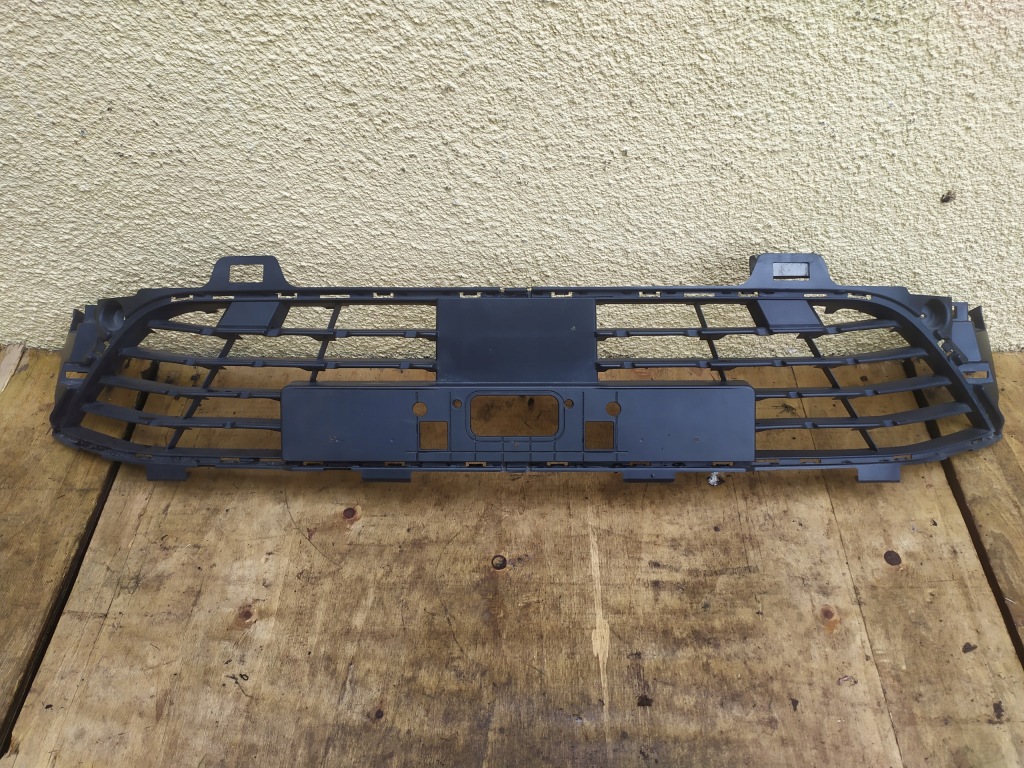 RENAULT CLIO V kratka środkowa zderzaka przód przednia 622546955R