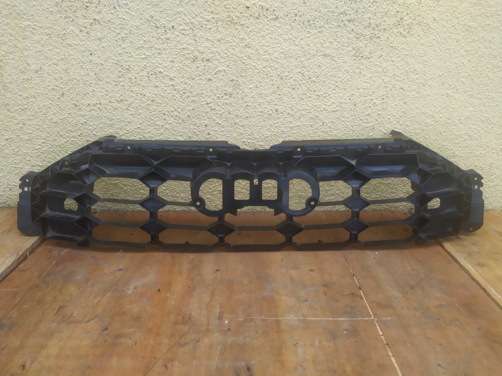 AUDI Q3 83F II 2 grill S-Line ramka atrapa stelaż 83G853692A