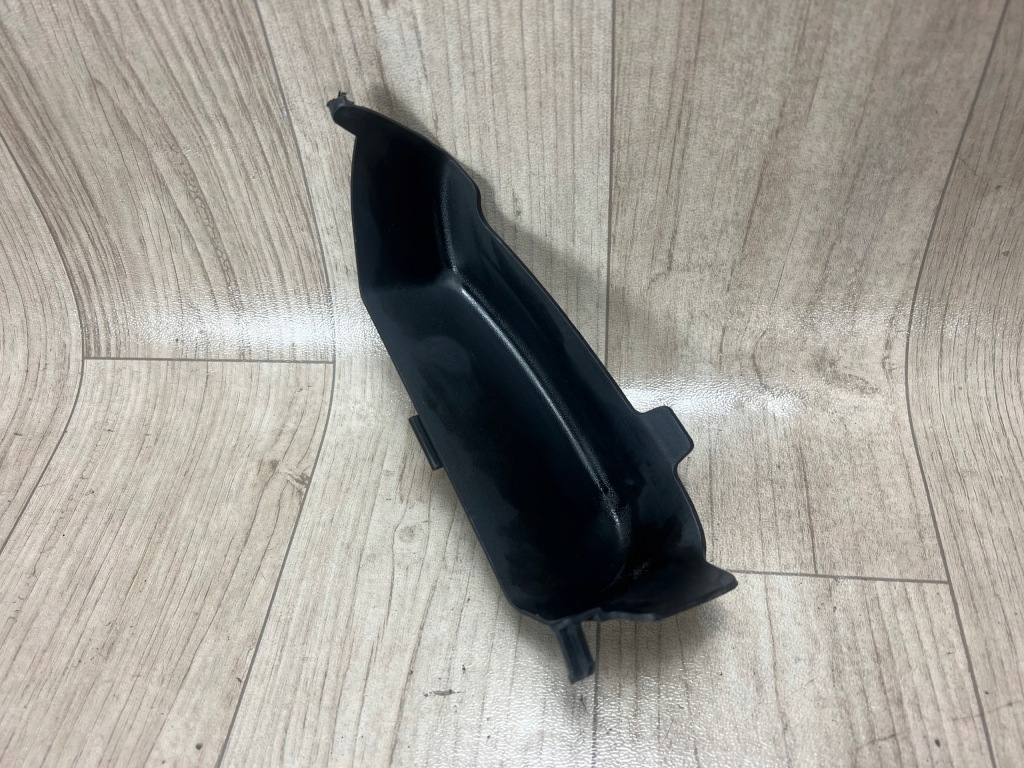 PORSCHE MACAN 95B kierownica wlotu powietrza lewa 95B121673D