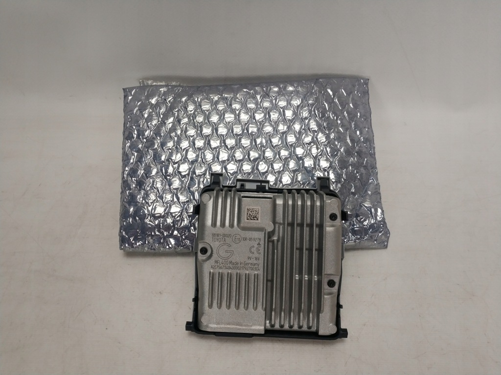 TOYOTA YARIS III 3 sensor radar kamera przód przednia szyba 881810D020