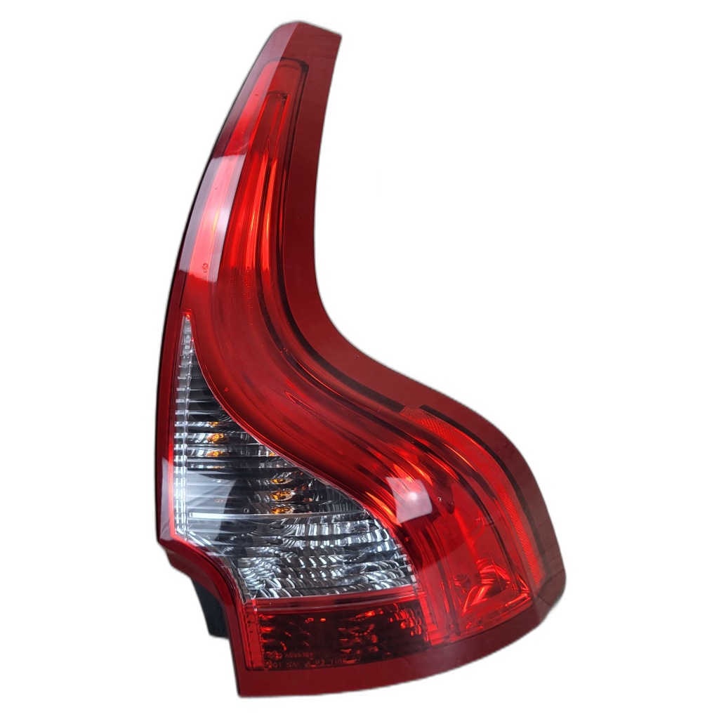 VOLVO XC60 LIFT lampa tył tylna prawa 31323035