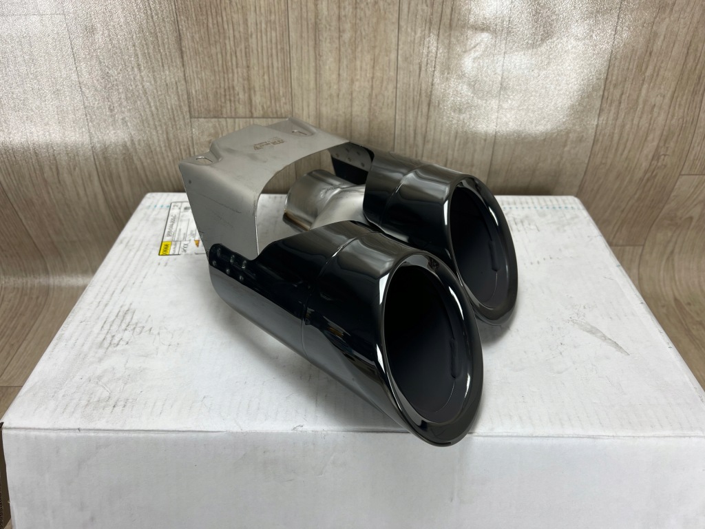 PORSCHE MACAN 95B tłumik końcówka wydechu rura lewy 95B253681CT