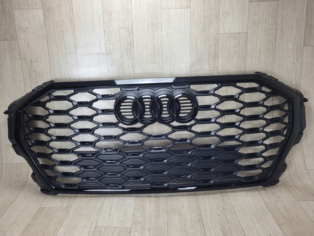 AUDI Q3 83F II 2 grill S-Line BLACK atrapa silnika emblemat 83F853651