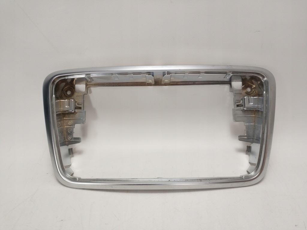 MERCEDES W176 ramka osłona radia A1766890018. K-ce