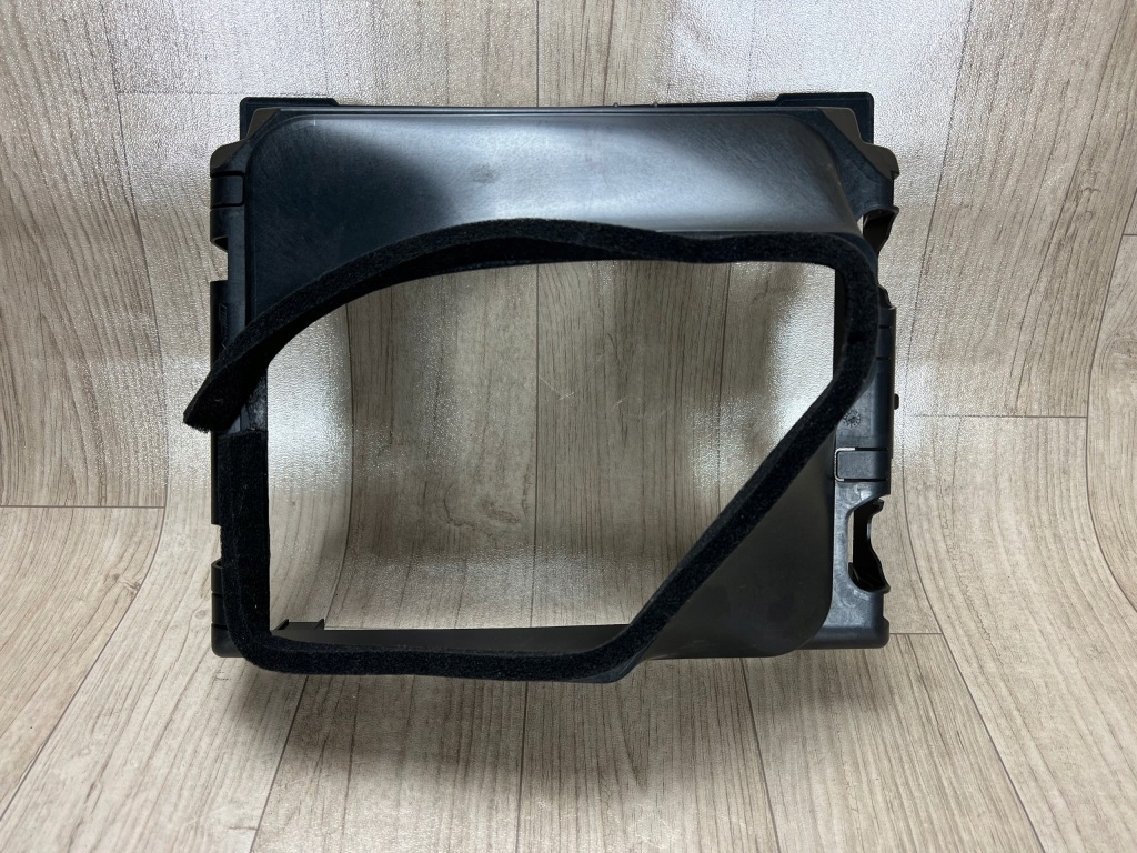 MERCEDES GLE W167 kierownica wlotu powietrza prawa A1675053500