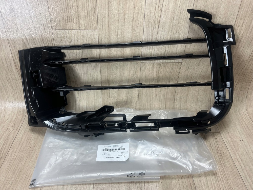 PORSCHE CAYENNE III 3 9Y 9Y0 kratka zderzaka przód przednia 9Y0807682C